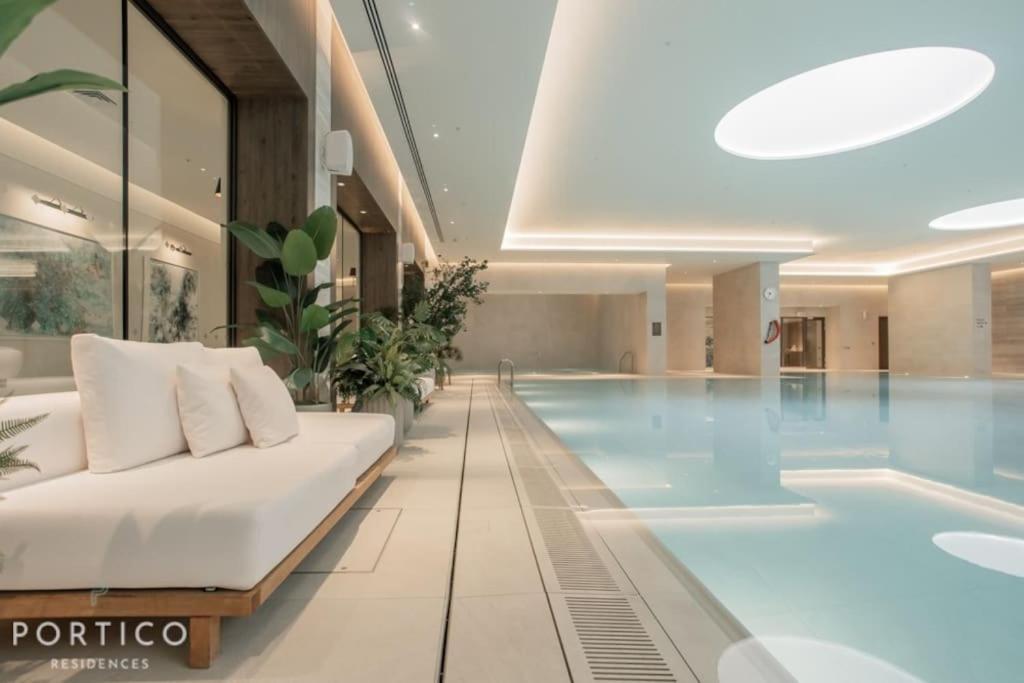 Appartamento Portico Residences - Beautiful 2 Bed With Pool In Nine Elms *