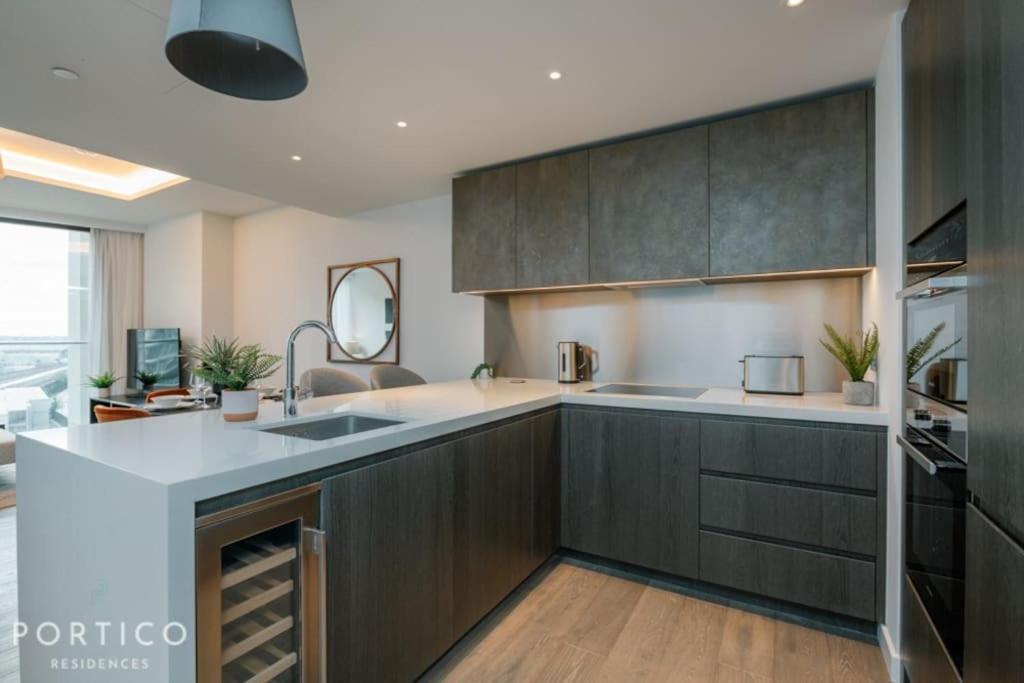 Portico Residences - Beautiful 2 Bed With Pool In Nine Elms * Londra