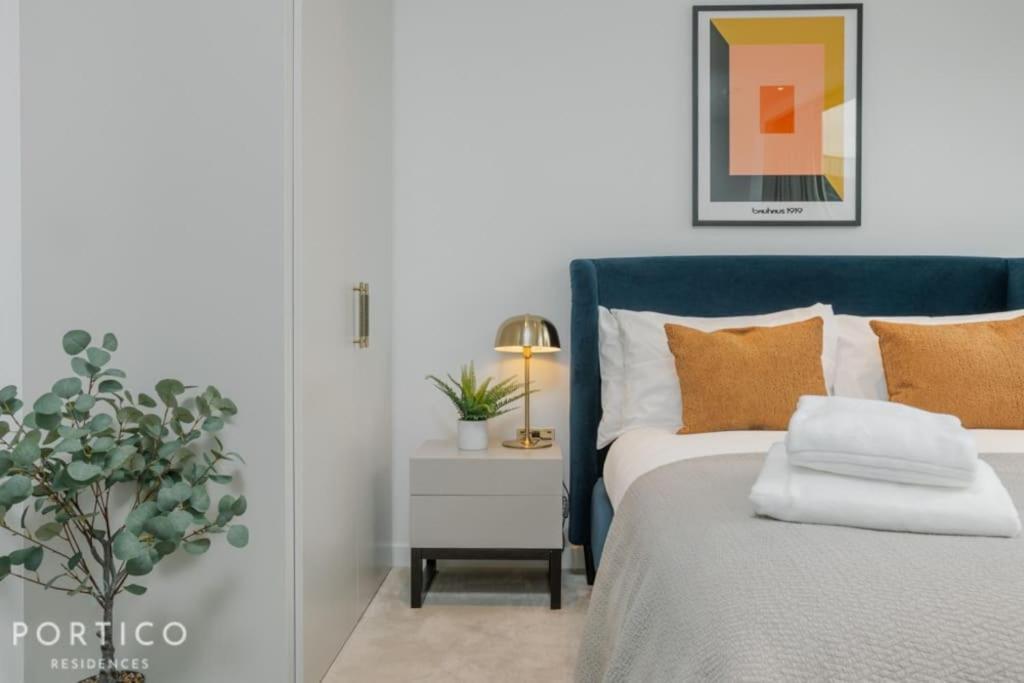 Appartamento Portico Residences - Beautiful 2 Bed With Pool In Nine Elms *