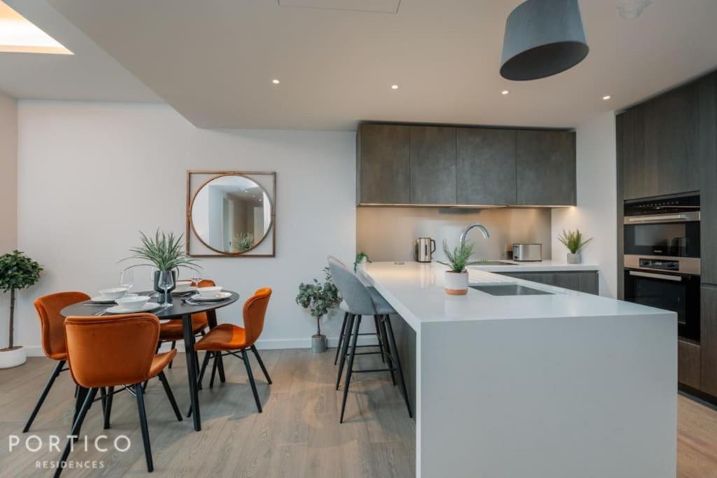 Portico Residences - Beautiful 2 Bed With Pool In Nine Elms Appartamento