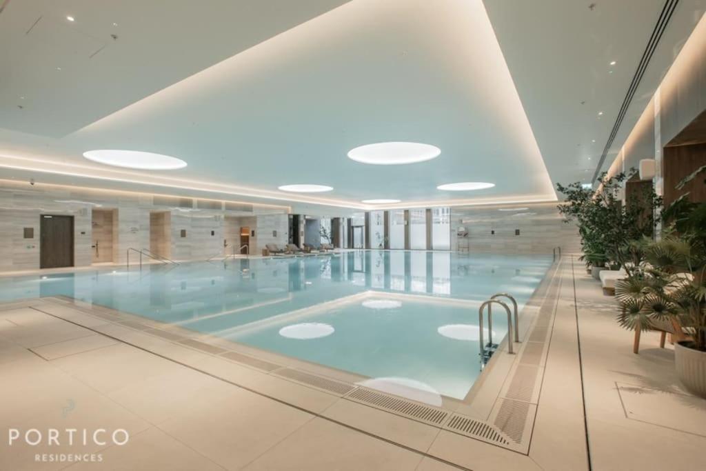 Appartamento Portico Residences - Beautiful 2 Bed With Pool In Nine Elms *